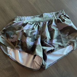 Lululemon Hotty Hot 2.5” short